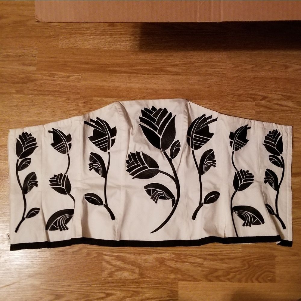 White corset or bustier top with black roses size 2 White House Black Market